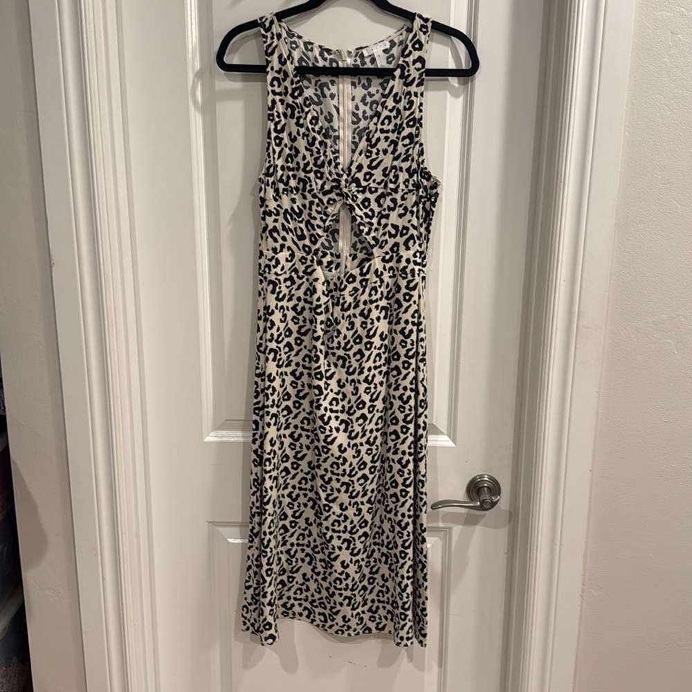 🖤Leith V Neck Midi Dress🖤